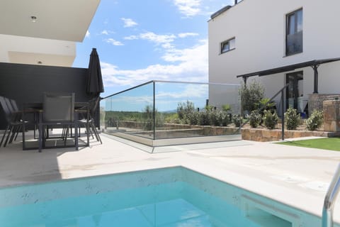 Pool view, Swimming pool