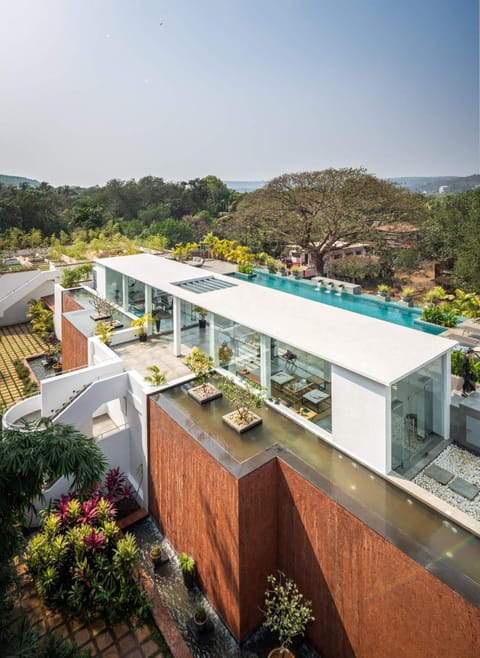 Property building, Spring, Day, Natural landscape, Mountain view, Pool view, Swimming pool