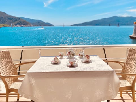 Day, Natural landscape, Activities, View (from property/room), Balcony/Terrace, Food and drinks, Dining area, Food, Mountain view, Sea view