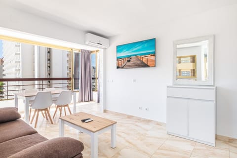 TV and multimedia, Living room, Dining area, air conditioner