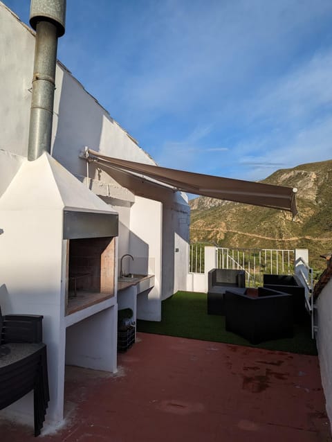 BBQ facilities, Balcony/Terrace, Mountain view