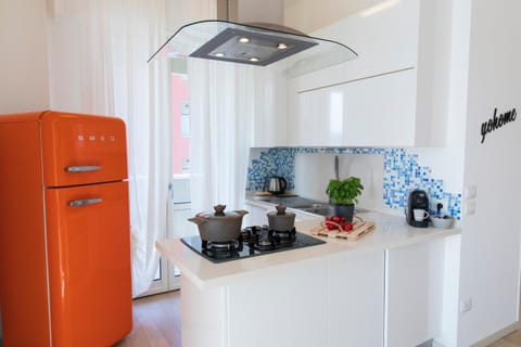 Coffee/tea facilities, Kitchen or kitchenette, Food and drinks, Food, stove