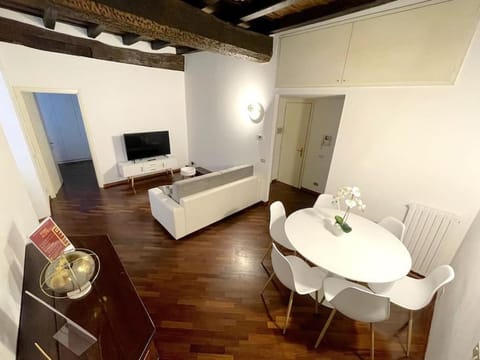 Communal lounge/ TV room, Living room, Photo of the whole room, Seating area, Dining area