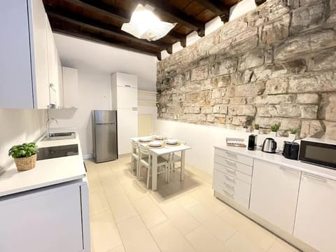 Coffee/tea facilities, Kitchen or kitchenette, Dining area, dishwasher, minibar, pet friendly, stove, toaster