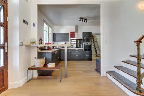 Kitchen or kitchenette, stove