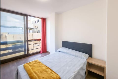 3 Bed Apartment Sleeps 6 - Free Parking & Balcony Apartment in Estepona