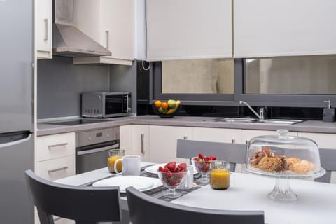 Kitchen or kitchenette, Dining area, pet friendly, stove