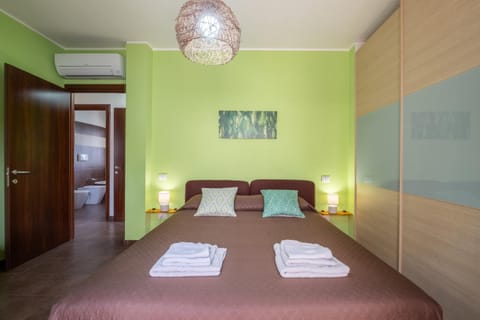 Bed, Photo of the whole room, Bedroom, towels, wardrobe, air conditioner