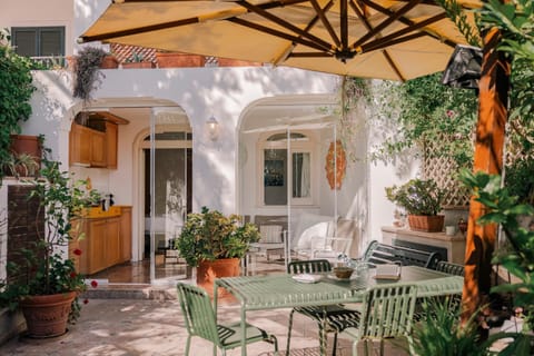Property building, Patio, Dining area