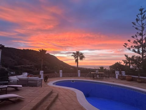 Pool view, Sea view, Swimming pool, Swimming pool, Sunrise