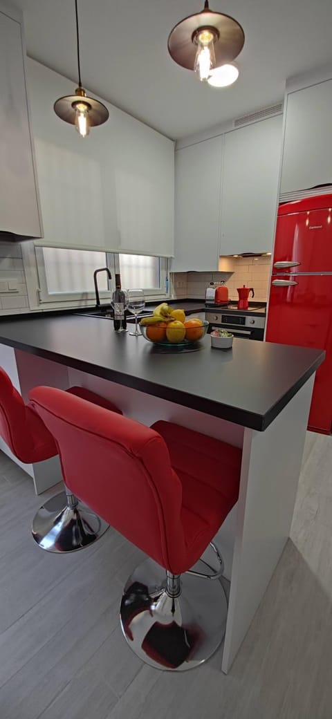 Kitchen or kitchenette, Food and drinks, Food, stove, toaster