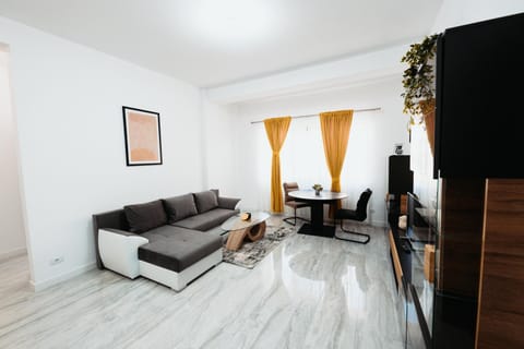Communal lounge/ TV room, TV and multimedia, Living room, Seating area, Evening entertainment