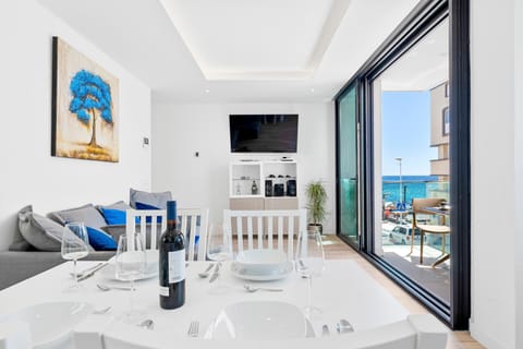 TV and multimedia, Balcony/Terrace, Living room, Dining area, Sea view