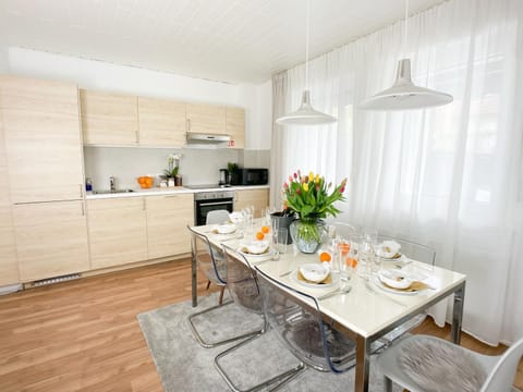 Coffee/tea facilities, Kitchen or kitchenette, Dining area, minibar, pet friendly, stove, toaster