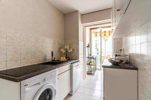 85m with loggia near the sea Apartment in Antibes