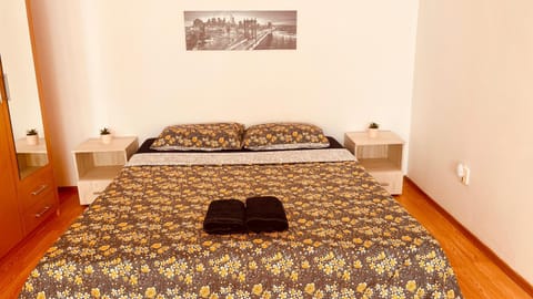 Bed, Photo of the whole room