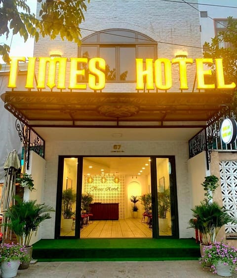 Property building, Facade/entrance, Lobby or reception