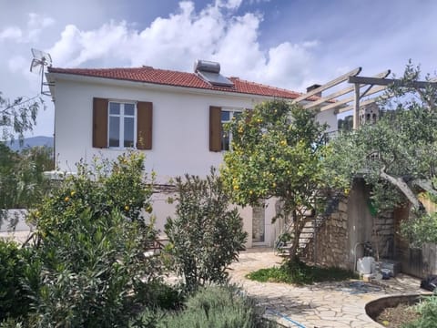 Property building, Garden, Balcony/Terrace, Garden view