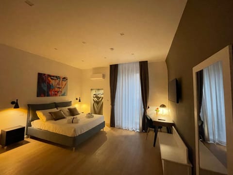 Photo of the whole room, Bedroom