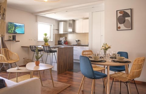 TV and multimedia, Kitchen or kitchenette, Living room, Seating area, Dining area, minibar, pet friendly