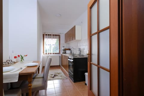 Kitchen or kitchenette, Photo of the whole room, Dining area, pet friendly