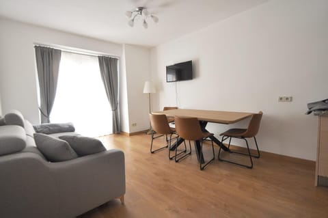 TV and multimedia, Dining area, heating, air conditioner