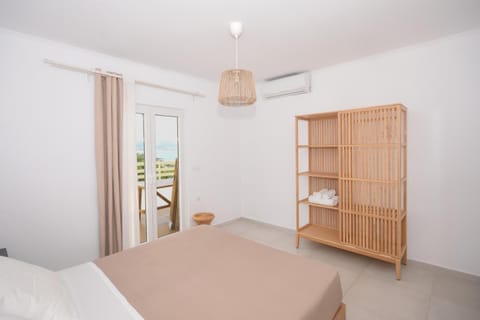 Bedroom, wardrobe, air conditioner
