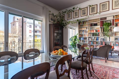 Communal lounge/ TV room, Living room, Dining area