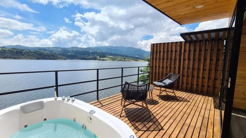 Natural landscape, Hot Tub, Balcony/Terrace, Lake view