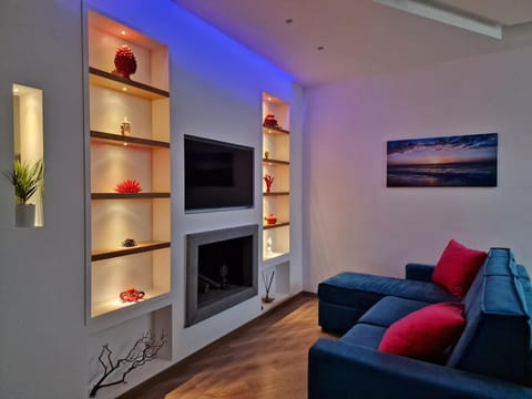 TV and multimedia, Living room, Seating area, Evening entertainment