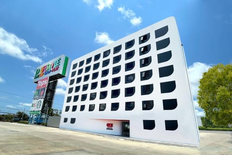 Property building, Facade/entrance, Day