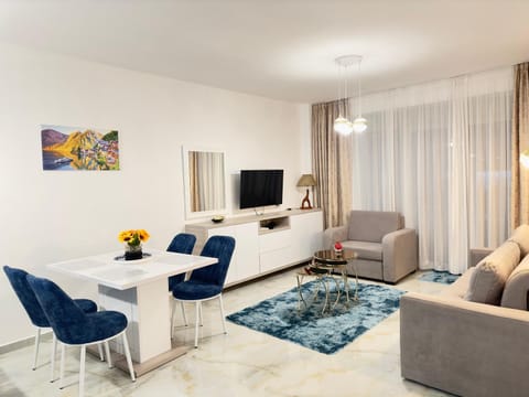 Communal lounge/ TV room, TV and multimedia, Living room, Seating area, Evening entertainment