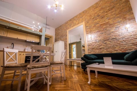 Kitchen or kitchenette, Living room, Seating area, Dining area