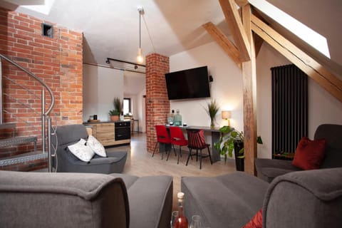 Communal lounge/ TV room, TV and multimedia, Living room, Seating area, Evening entertainment