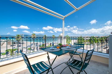Natural landscape, View (from property/room), Balcony/Terrace, Dining area, Sea view
