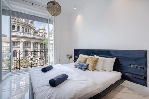 Bed, View (from property/room), Balcony/Terrace, Bedroom, towels