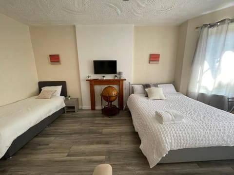 Earls Lodge Apartment in Glasgow