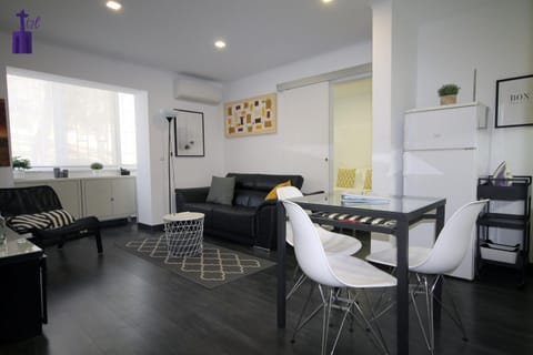 Kitchen or kitchenette, Living room, Seating area, Dining area, hair dresser
