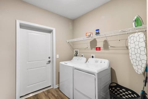 Elegant 3BR/2BA Condo Near Beaches & Attractions Apartment in Melbourne