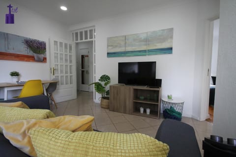 Communal lounge/ TV room, TV and multimedia, Living room, Photo of the whole room, Seating area, Dining area, Evening entertainment