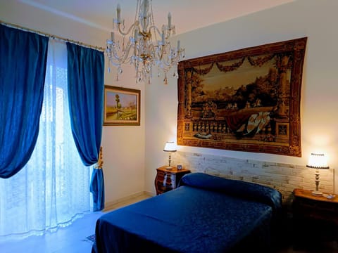 Bed, Photo of the whole room, Decorative detail, Bedroom