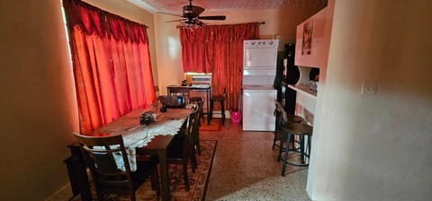 Seating area, Dining area, fireplace