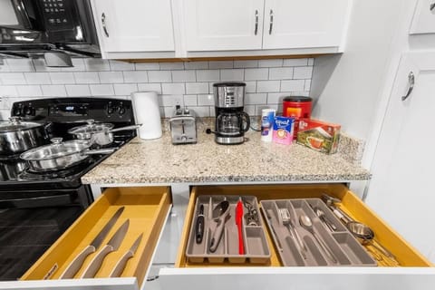 Luxury 3 Bedroom/2 Bathroom Condo in Melbourne FL with Pool, Gym and Laundry Apartment in Melbourne