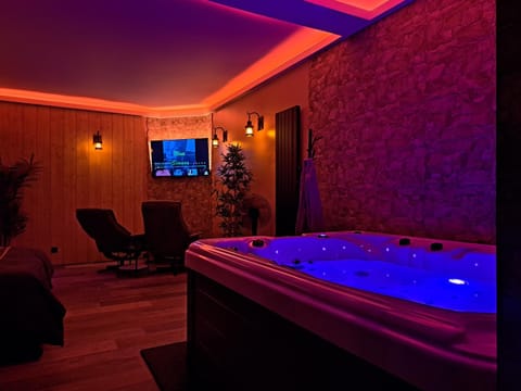 Hot Tub, Spa and wellness centre/facilities, On site