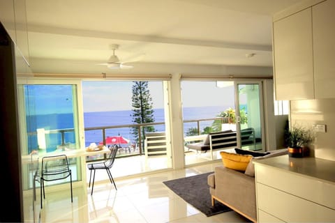 Patio, View (from property/room), Balcony/Terrace, Balcony/Terrace, Kitchen or kitchenette, Living room, Seating area, Dining area, Sea view