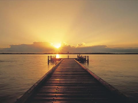 Nearby landmark, Day, Lake view, Sunrise