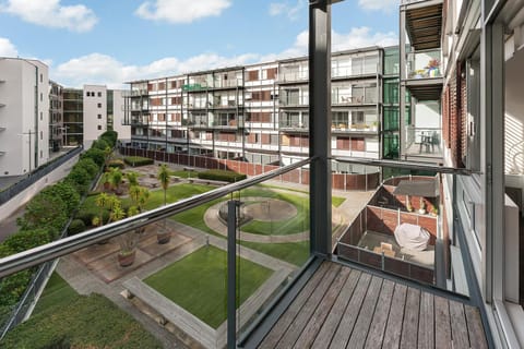 Property building, Day, View (from property/room), Balcony/Terrace