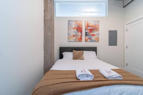 McCormick Place Secret Oasis with Optional parking for up to 8 guests Apartment in South Loop