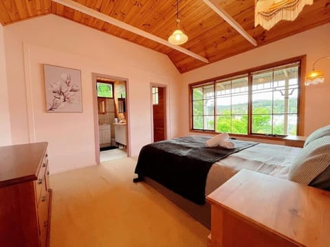 Stunning Water front view House at Kettering House in Tasmania