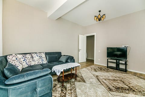TV and multimedia, Living room, Seating area, internet